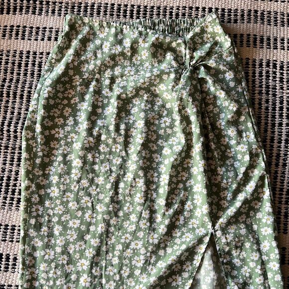 Yozy Size Medium green white floral print Maxi skirt - Picture 5 of 6